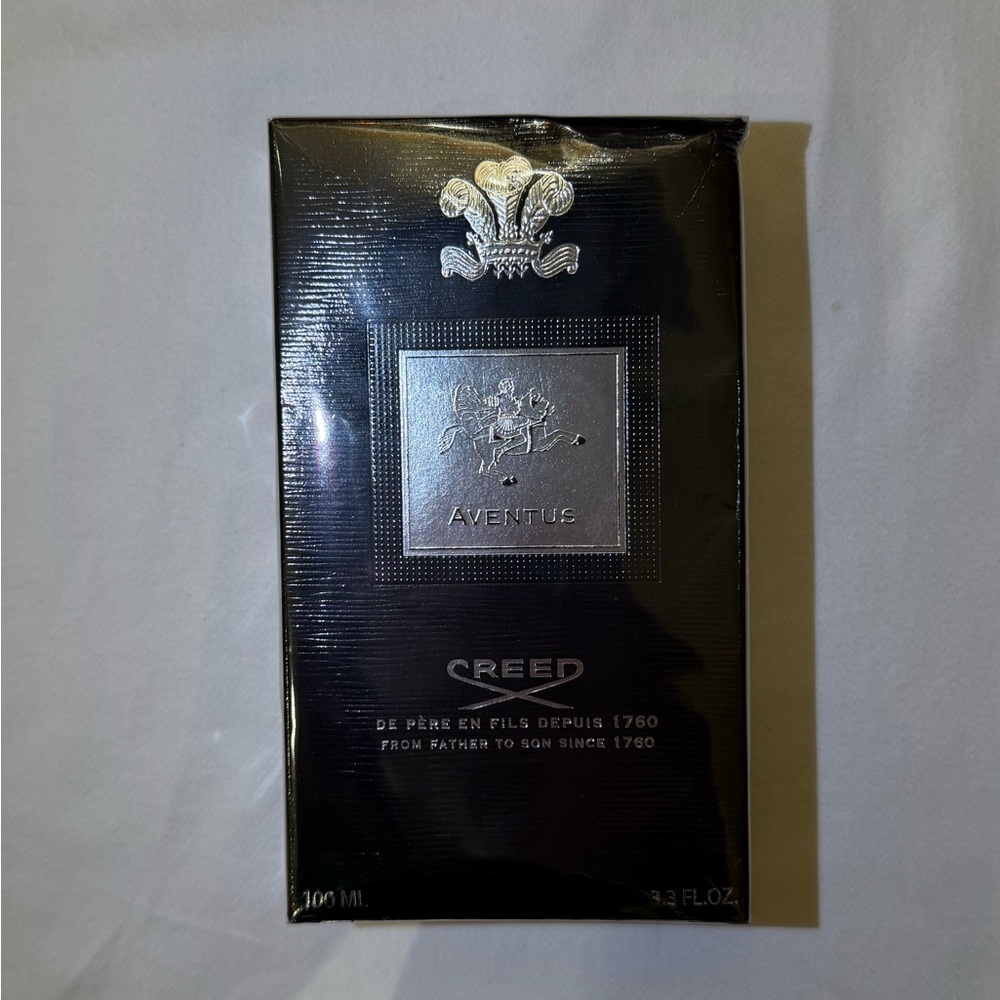 Creed Aventus Fragrance - Black and Silver